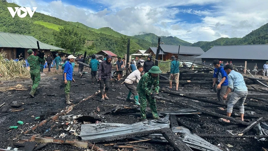 Bộ đội Biên phòng Lai Châu kịp thời giúp dân khắc phục hậu quả hỏa hoạn Bộ đội Biên phòng Lai Châu kịp thời giúp dân khắc phục hậu quả hỏa hoạn