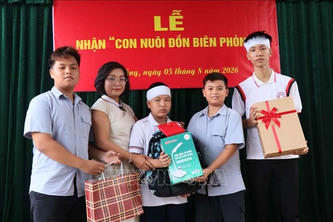Bộ đội biên phòng nhận nuôi cháu nhỏ có cha mẹ thiệt mạng do điện giật Bộ đội biên phòng nhận nuôi cháu nhỏ có cha mẹ thiệt mạng do điện giật