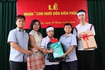 Bộ đội biên phòng nhận nuôi cháu nhỏ có cha mẹ thiệt mạng do điện giật