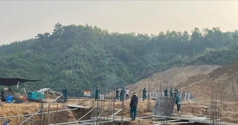 Bộ đội Đà Nẵng ra quân vun đắp tương lai ở biên giới