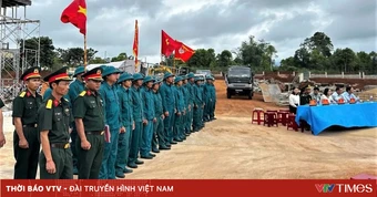 Bộ đội góp sức xây dựng trường nội trú liên cấp vùng biên giới Quảng Trị