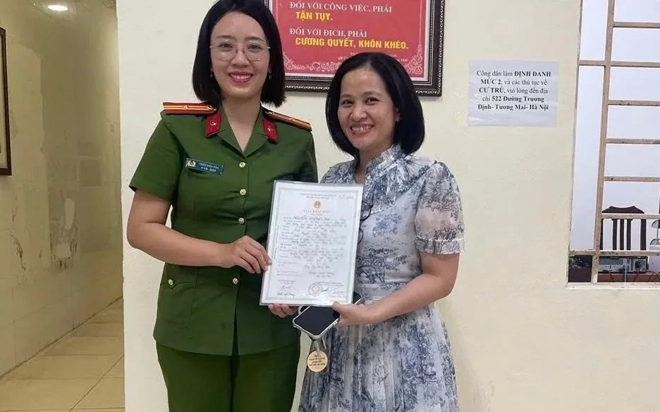 Bỏ quên giấy tờ quan trọng, người dân được hỗ trợ tìm lại nhanh chóng Bỏ quên giấy tờ quan trọng, người dân được hỗ trợ tìm lại nhanh chóng