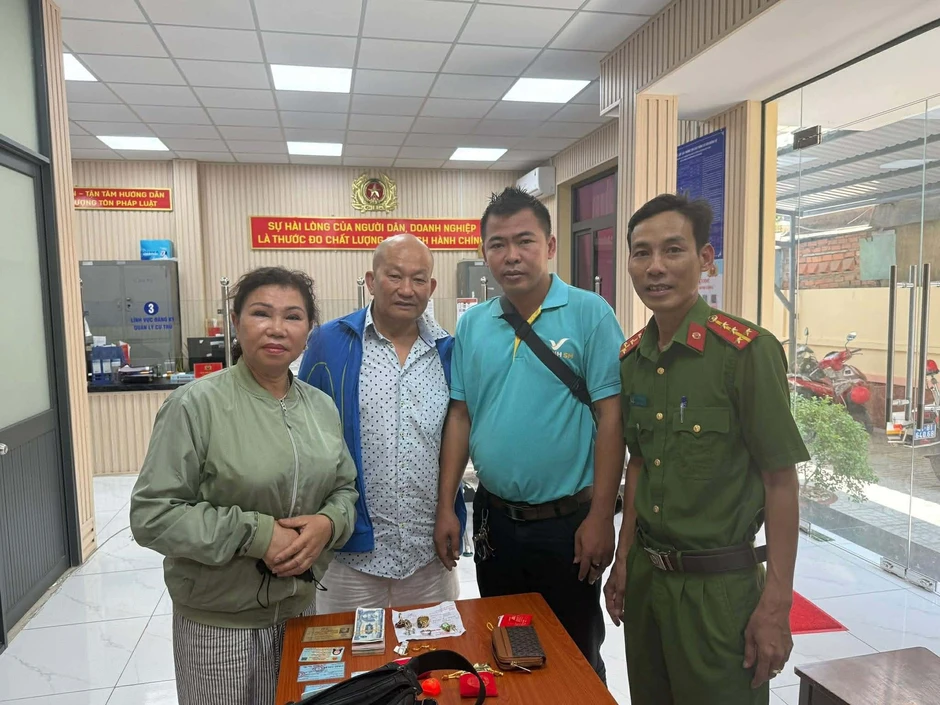 Bỏ quên túi xách chứa gần 10 chỉ vàng và kim cương trên taxi, người phụ nữ nhận lại "phép màu" trị giá hơn 3 tỷ đồng
