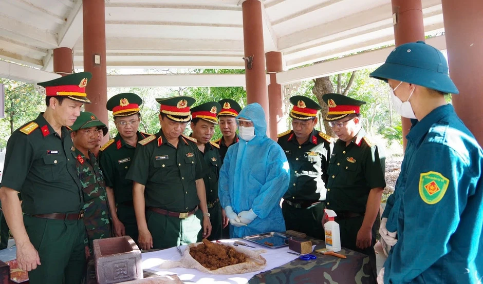 Bộ Tư lệnh Quân khu 4 tri ân các Anh hùng liệt sĩ tại Quảng Trị Bộ Tư lệnh Quân khu 4 tri ân các Anh hùng liệt sĩ tại Quảng Trị