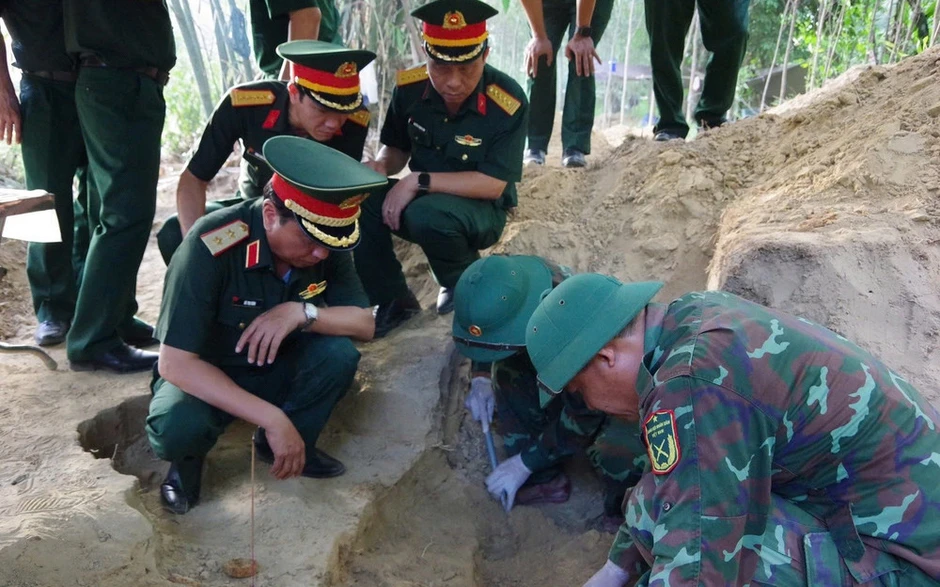 Bộ Tư lệnh Quân khu 4 tri ân các Anh hùng liệt sĩ tại Quảng Trị Bộ Tư lệnh Quân khu 4 tri ân các Anh hùng liệt sĩ tại Quảng Trị