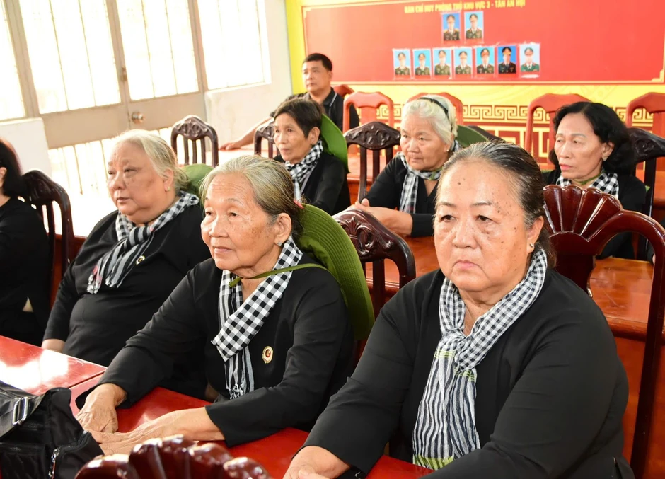 Bộ Tư lệnh TP Hồ Chí Minh tri ân nữ du kích Củ Chi Bộ Tư lệnh TP Hồ Chí Minh tri ân nữ du kích Củ Chi