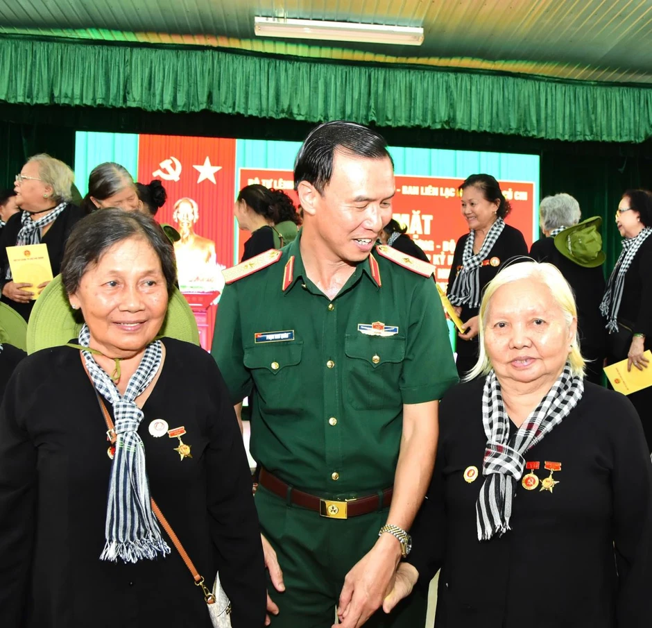 Bộ Tư lệnh TP Hồ Chí Minh tri ân nữ du kích Củ Chi Bộ Tư lệnh TP Hồ Chí Minh tri ân nữ du kích Củ Chi