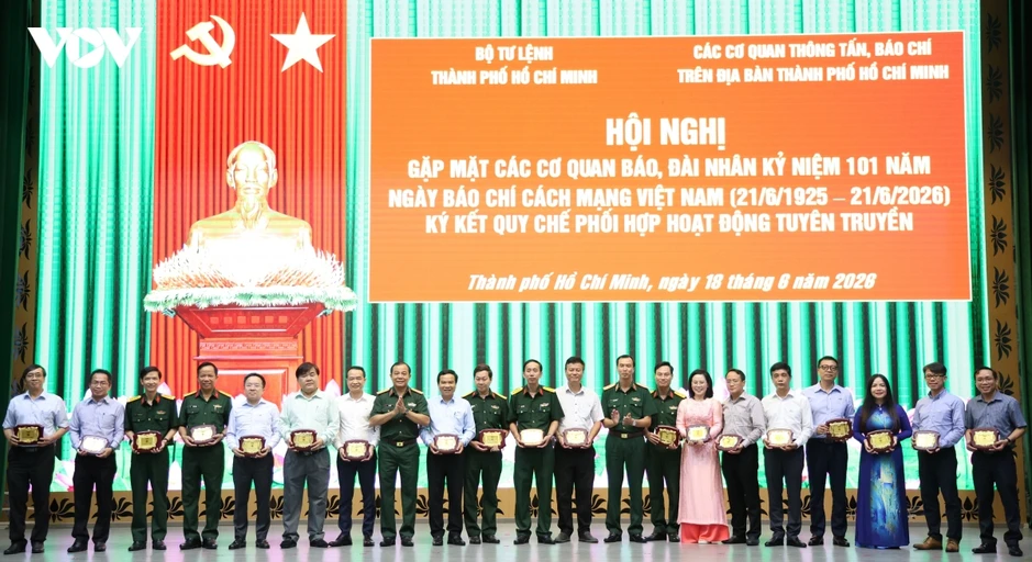 Bộ Tư lệnh TP.HCM và TinVina tại TP.HCM ký kết phối hợp tuyên truyền
