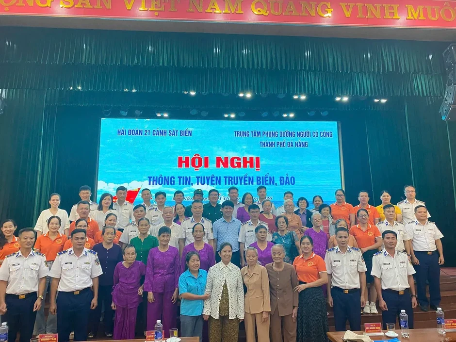 Bộ Tư lệnh Vùng Cảnh sát biển 2 đón Đoàn người có công thành phố Đà Nẵng Bộ Tư lệnh Vùng Cảnh sát biển 2 đón Đoàn người có công thành phố Đà Nẵng