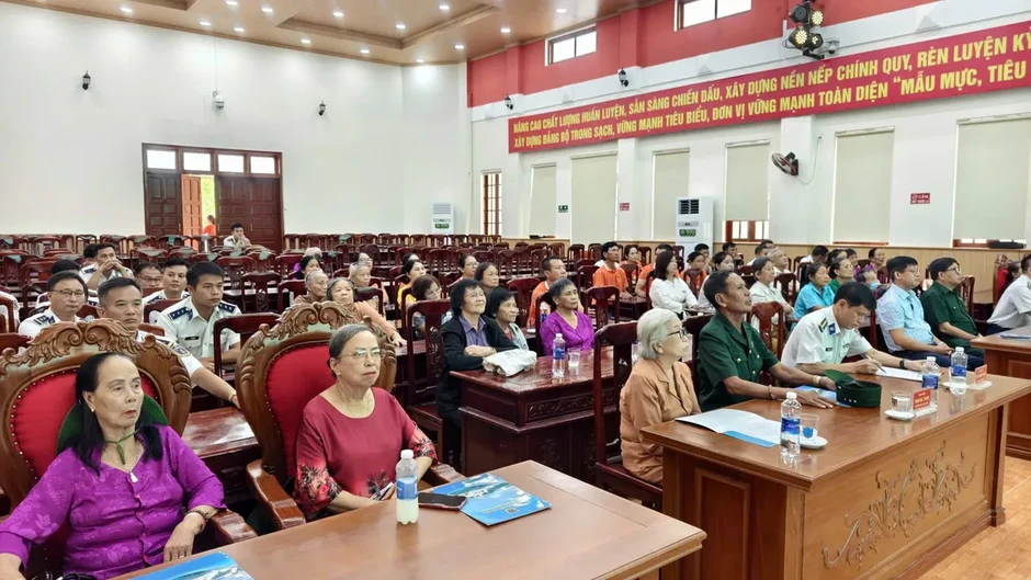 Bộ Tư lệnh Vùng Cảnh sát biển 2 đón Đoàn người có công thành phố Đà Nẵng Bộ Tư lệnh Vùng Cảnh sát biển 2 đón Đoàn người có công thành phố Đà Nẵng