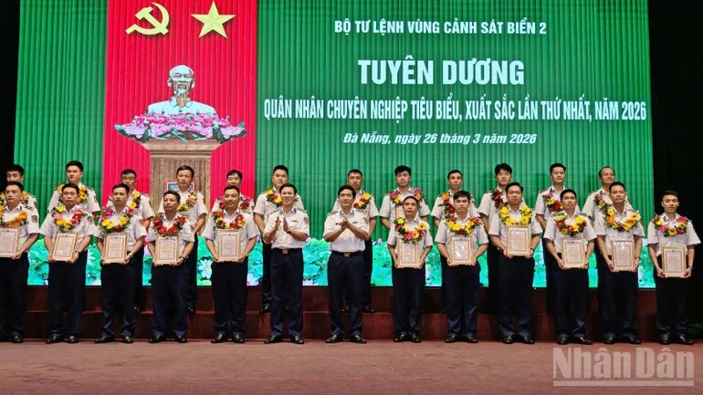 Bộ Tư lệnh Vùng Cảnh sát biển 2 tuyên dương quân nhân chuyên nghiệp tiêu biểu, xuất sắc