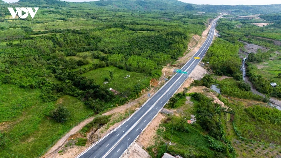 Bộ Xây dựng đề xuất mở rộng các tuyến cao tốc phân kỳ 2 làn xe theo thứ tự ưu tiên
