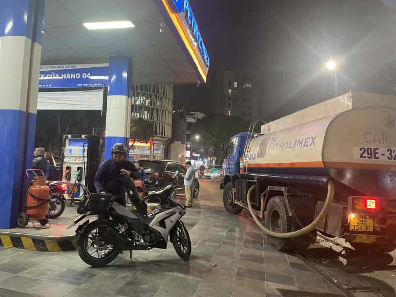 Bộ Xây dựng trình giải pháp khắc phục “biến động” nhiên liệu sau 15 ngày xung đột Trung Đông