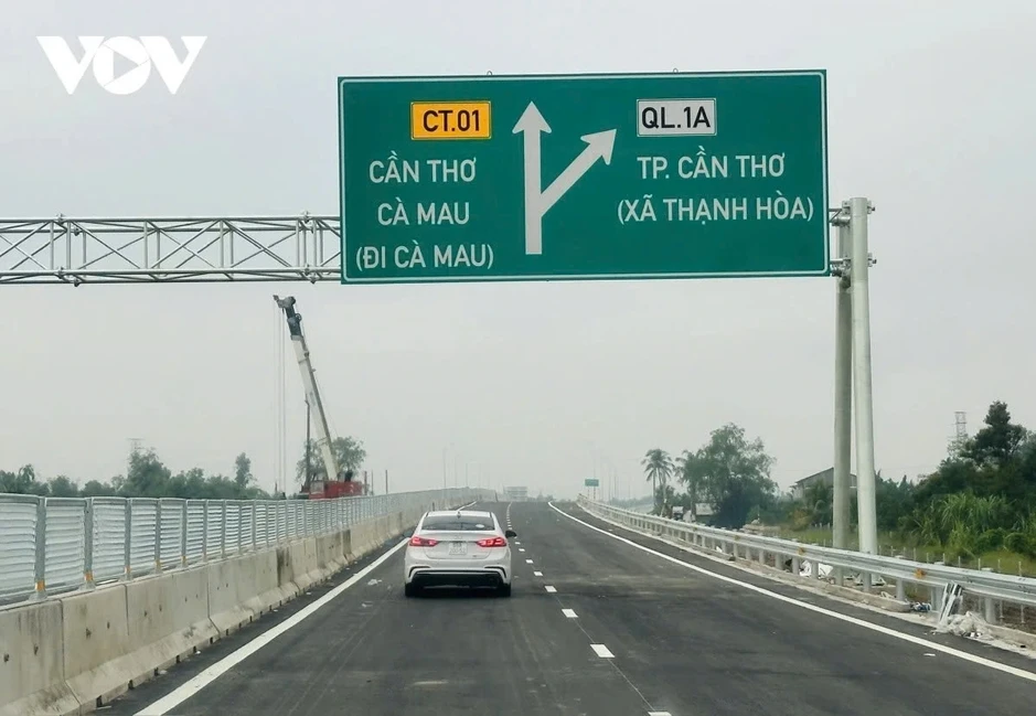 Bộ Xây dựng yêu cầu kiểm điểm việc chậm tiến độ cao tốc Cần Thơ - Cà Mau Bộ Xây dựng yêu cầu kiểm điểm việc chậm tiến độ cao tốc Cần Thơ - Cà Mau