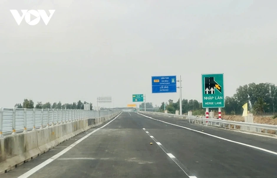 Bộ Xây dựng yêu cầu kiểm điểm việc chậm tiến độ cao tốc Cần Thơ - Cà Mau Bộ Xây dựng yêu cầu kiểm điểm việc chậm tiến độ cao tốc Cần Thơ - Cà Mau