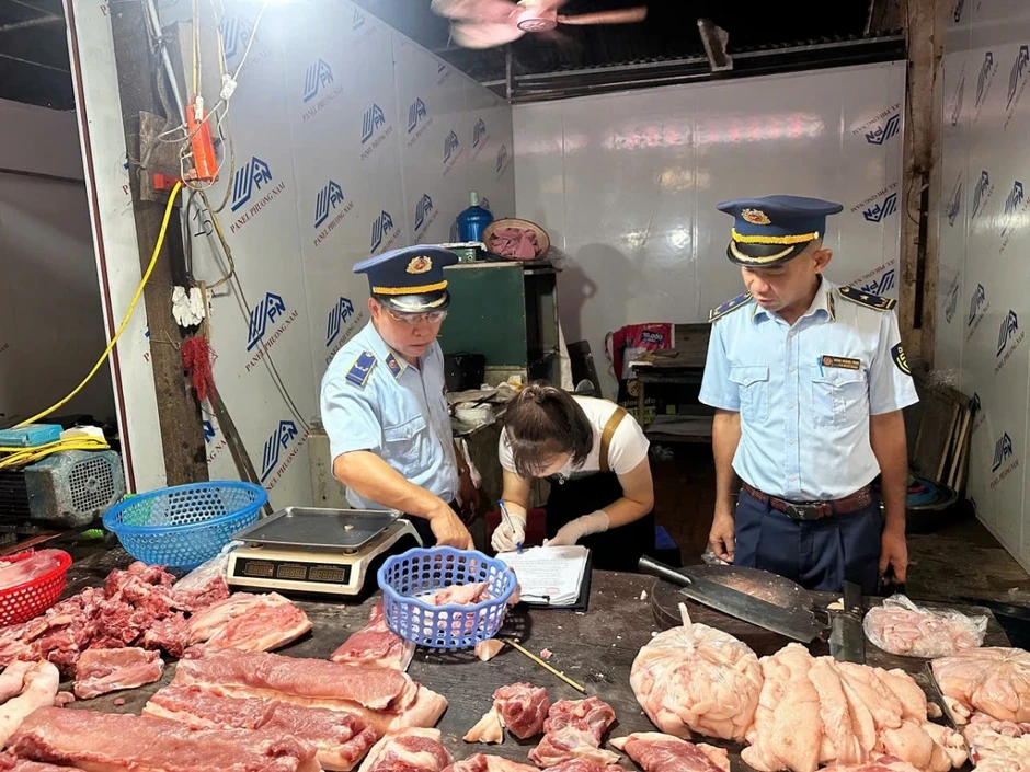 Bộ Y tế kiểm tra đột xuất bếp ăn tập thể tại Hà Nội và Ninh Bình Bộ Y tế kiểm tra đột xuất bếp ăn tập thể tại Hà Nội và Ninh Bình
