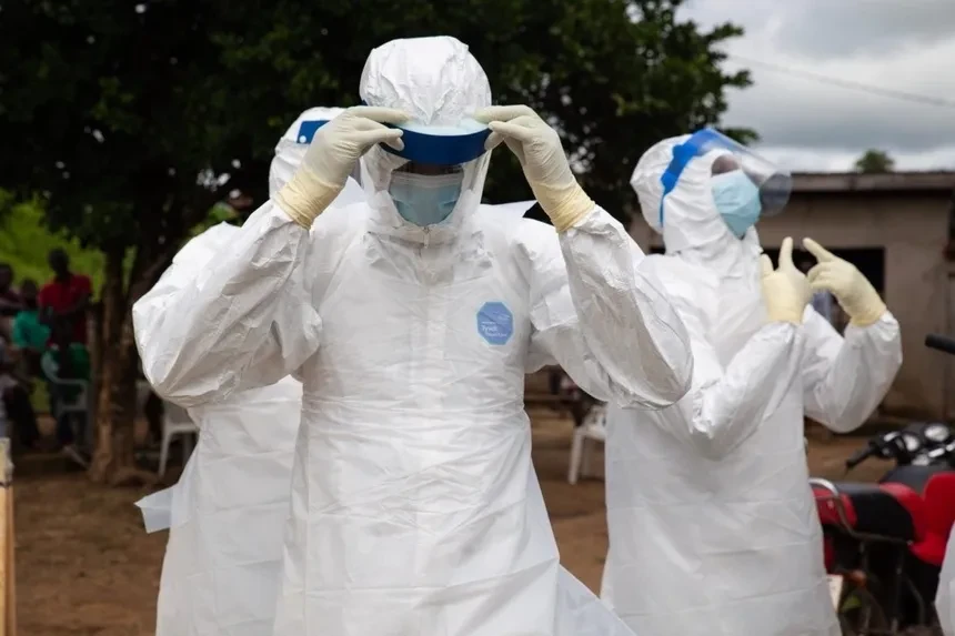 Bộ Y tế theo dõi sát dịch Ebola sau cảnh báo khẩn từ WHO về 80 ca tử vong Bộ Y tế theo dõi sát dịch Ebola sau cảnh báo khẩn từ WHO về 80 ca tử vong