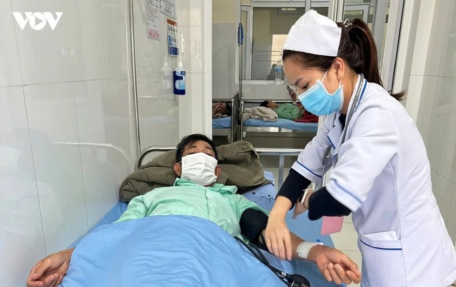 Bộ Y tế yêu cầu Lâm Đồng làm rõ vụ 84 người nghi ngộ độc sau khi ăn bánh mì Bộ Y tế yêu cầu Lâm Đồng làm rõ vụ 84 người nghi ngộ độc sau khi ăn bánh mì