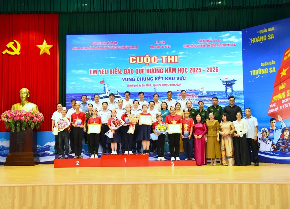 Bồi đắp tình yêu biển, đảo cho thế hệ trẻ Bồi đắp tình yêu biển, đảo cho thế hệ trẻ
