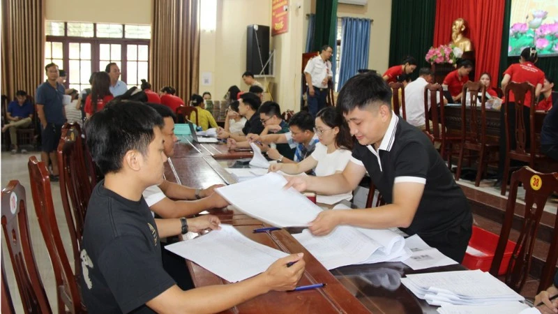 Bồi thường cho khu dân cư đầu tiên của giai đoạn 2 bàn giao mặt bằng xây dựng sân bay Gia Bình Bồi thường cho khu dân cư đầu tiên của giai đoạn 2 bàn giao mặt bằng xây dựng sân bay Gia Bình