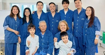 Bức ảnh "phép màu" sau vụ cháy Lĩnh Nam: 7 người thoát nạn và những "người hùng" không ai biết tên