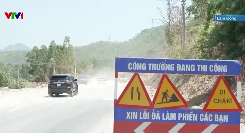 Bụi mù, đường chênh, quốc lộ 28B tiềm ẩn nguy cơ tai nạn Bụi mù, đường chênh, quốc lộ 28B tiềm ẩn nguy cơ tai nạn