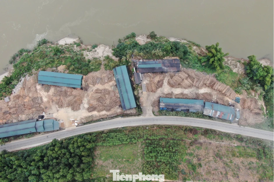 Buộc phá dỡ 2 cơ sở đốt than trái phép, gây ô nhiễm tại Lào Cai Buộc phá dỡ 2 cơ sở đốt than trái phép, gây ô nhiễm tại Lào Cai