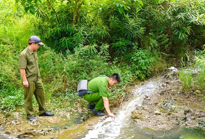 C05 - Bộ Công an vào cuộc vụ nước giếng khoan nhà dân đổi màu tím bất thường C05 - Bộ Công an vào cuộc vụ nước giếng khoan nhà dân đổi màu tím bất thường