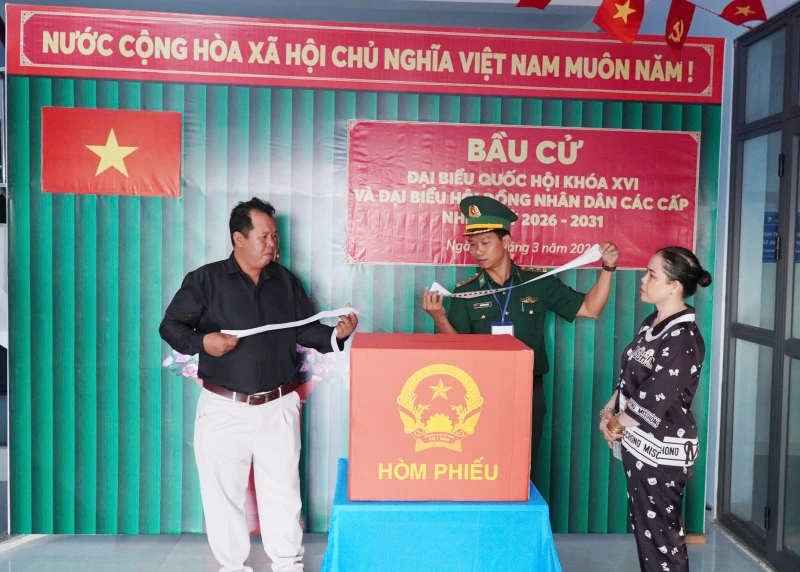 Cà Mau: Bầu cử sớm ở đảo Hòn Khoai và Hòn Chuối Cà Mau: Bầu cử sớm ở đảo Hòn Khoai và Hòn Chuối
