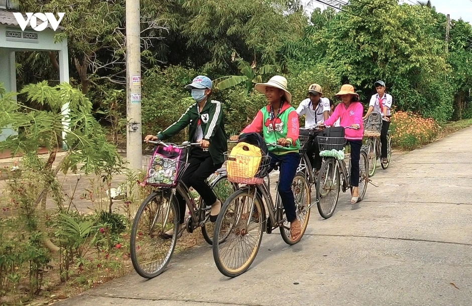 Cà Mau chú trọng chăm lo giáo dục và y tế cho đồng bào dân tộc thiểu số Cà Mau chú trọng chăm lo giáo dục và y tế cho đồng bào dân tộc thiểu số