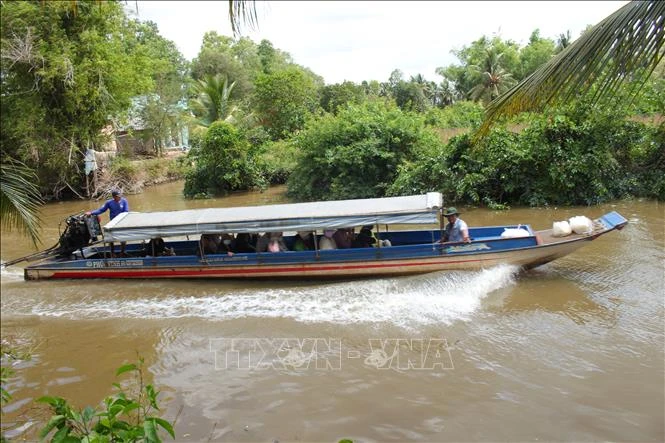 Cà Mau: Kiểm tra sau sự cố lật thuyền chở khách, các bến đều không phép Cà Mau: Kiểm tra sau sự cố lật thuyền chở khách, các bến đều không phép