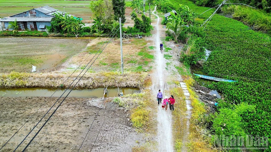 Cà Mau lắng nghe tiếng lòng của dân, sớm mở lối khang trang về “xóm nghèo” Cà Mau lắng nghe tiếng lòng của dân, sớm mở lối khang trang về “xóm nghèo”