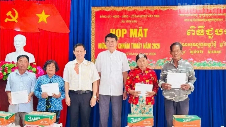 Cà Mau: Lãnh đạo tỉnh và các cơ sở tiếp tục thăm, chúc Tết Chôl Chnăm Thmây của đồng bào Khmer