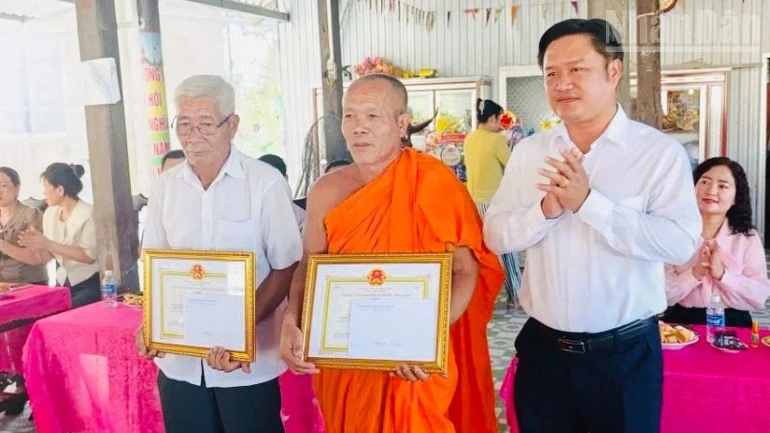 Cà Mau: Lãnh đạo tỉnh và các cơ sở tiếp tục thăm, chúc Tết Chôl Chnăm Thmây của đồng bào Khmer