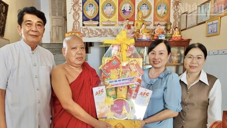 Cà Mau: Lãnh đạo tỉnh và các cơ sở tiếp tục thăm, chúc Tết Chôl Chnăm Thmây của đồng bào Khmer