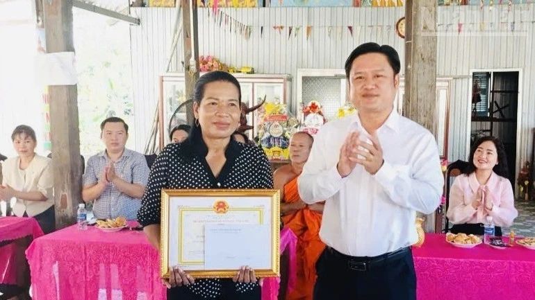 Cà Mau: Lãnh đạo tỉnh và các cơ sở tiếp tục thăm, chúc Tết Chôl Chnăm Thmây của đồng bào Khmer
