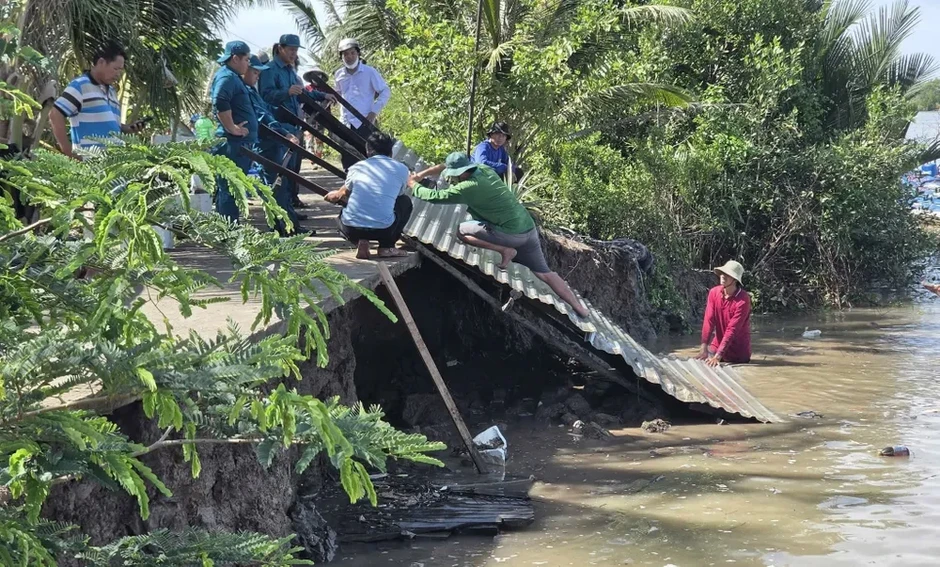 Cà Mau: Liên tiếp xảy ra 3 vụ sạt lở trong đêm Cà Mau: Liên tiếp xảy ra 3 vụ sạt lở trong đêm