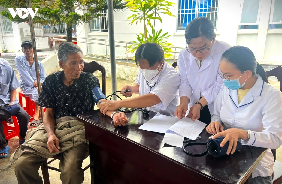 Cà Mau "vừa chạy vừa gỡ khó" để đứng đầu khám sức khỏe toàn dân Cà Mau "vừa chạy vừa gỡ khó" để đứng đầu khám sức khỏe toàn dân