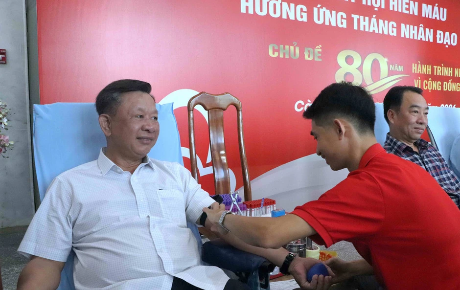 Cà Mau thêm “giọt máu hồng” thắp sáng hành trình nhân ái Cà Mau thêm “giọt máu hồng” thắp sáng hành trình nhân ái