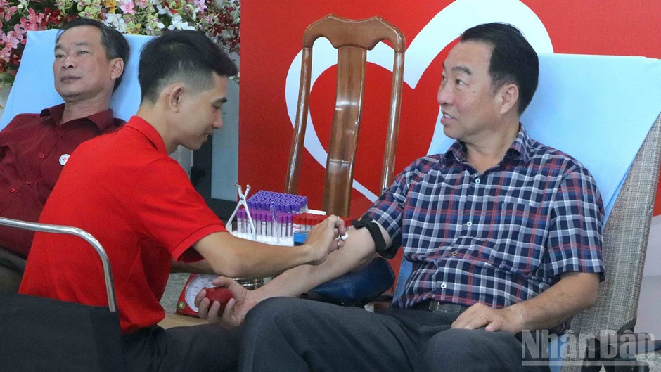 Cà Mau thêm “giọt máu hồng” thắp sáng hành trình nhân ái Cà Mau thêm “giọt máu hồng” thắp sáng hành trình nhân ái
