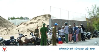 Cà Mau tìm thấy thi thể bé gái mất tích trong vụ chìm ghe chở gạch