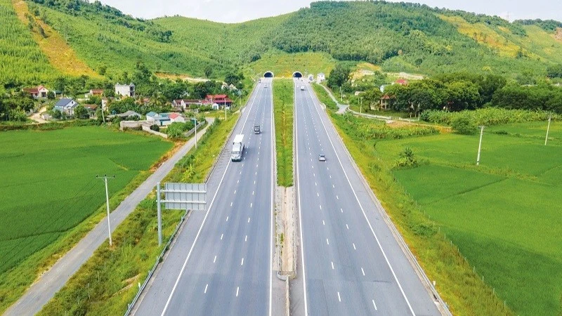 Cả nước khai thác gần 3.350km đường cao tốc Cả nước khai thác gần 3.350km đường cao tốc