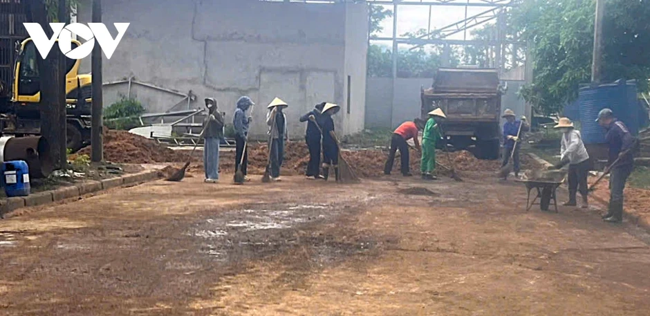 Cá nuôi lồng bè trên sông Lam qua xã Anh Sơn (Nghệ An) chết hàng loạt Cá nuôi lồng bè trên sông Lam qua xã Anh Sơn (Nghệ An) chết hàng loạt