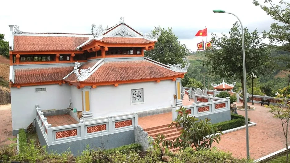 Cà Roòng, một viền xanh trán núi Cà Roòng, một viền xanh trán núi