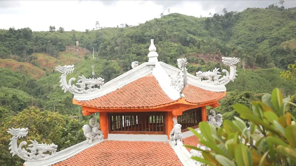 Cà Roòng, một viền xanh trán núi Cà Roòng, một viền xanh trán núi