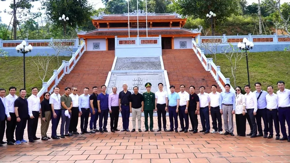 Cà Roòng, một viền xanh trán núi Cà Roòng, một viền xanh trán núi