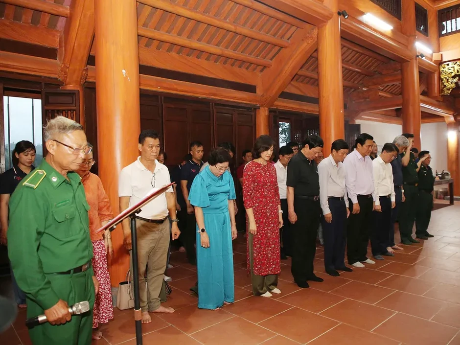 Cà Roòng, một viền xanh trán núi Cà Roòng, một viền xanh trán núi