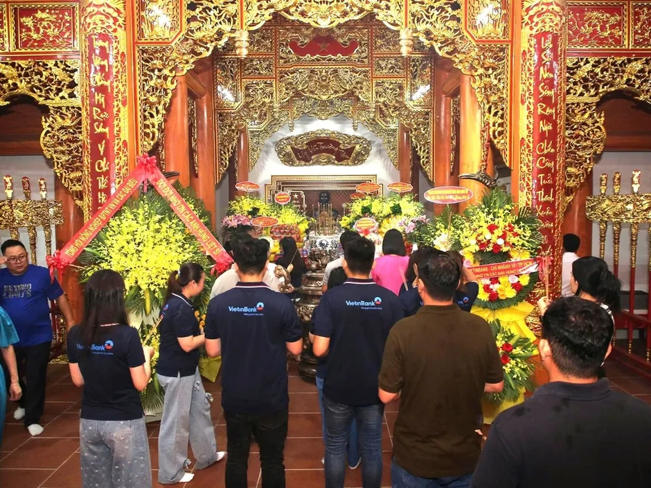 Cà Roòng, một viền xanh trán núi Cà Roòng, một viền xanh trán núi