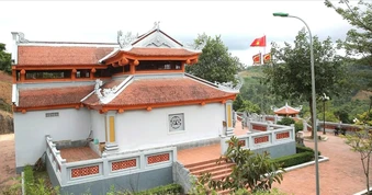 Cà Roòng, một viền xanh trán núi