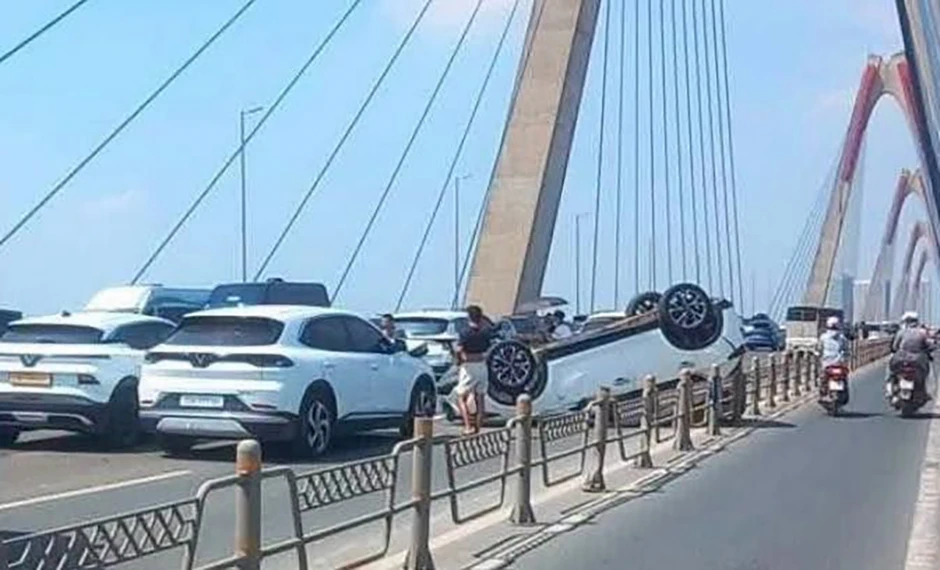Các tài xế trong vụ tai nạn liên hoàn trên cầu Nhật Tân có vi phạm nồng độ cồn? Các tài xế trong vụ tai nạn liên hoàn trên cầu Nhật Tân có vi phạm nồng độ cồn?